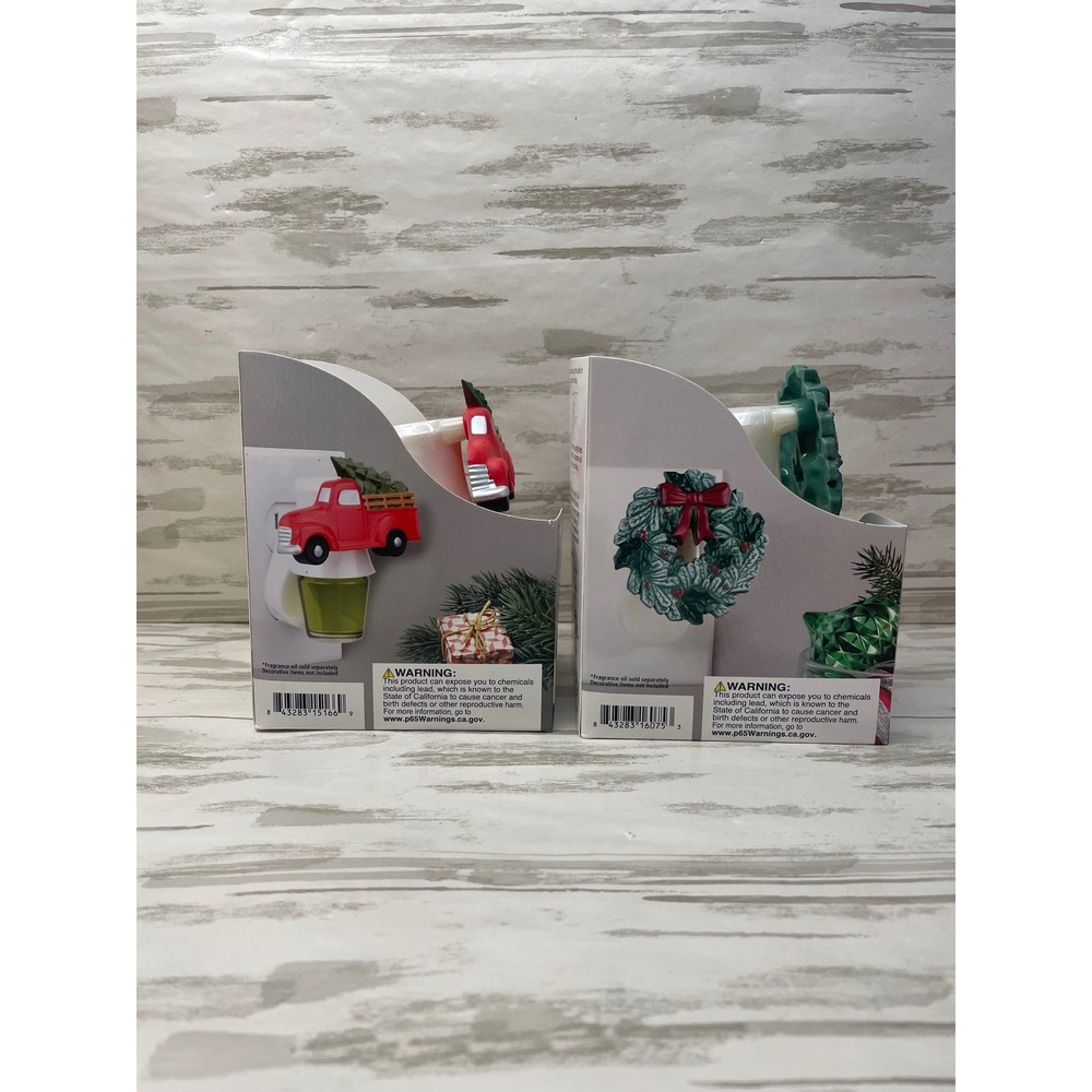 Mainstays Aroma Accents Red Truck & Christmas Tree Wreath Fragrance Plug - Picture 4 of 5